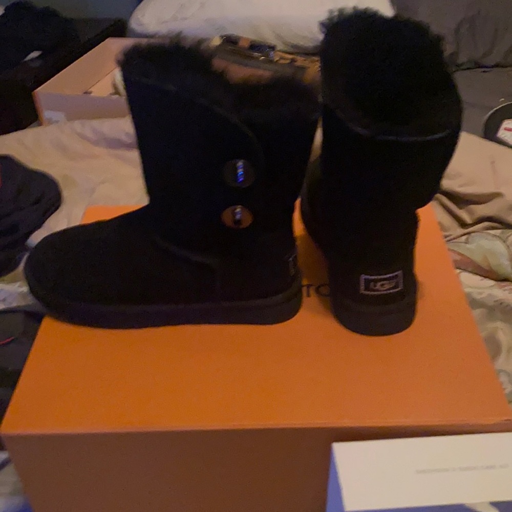 Women’s UGG size 7 black boots with UGG care kit